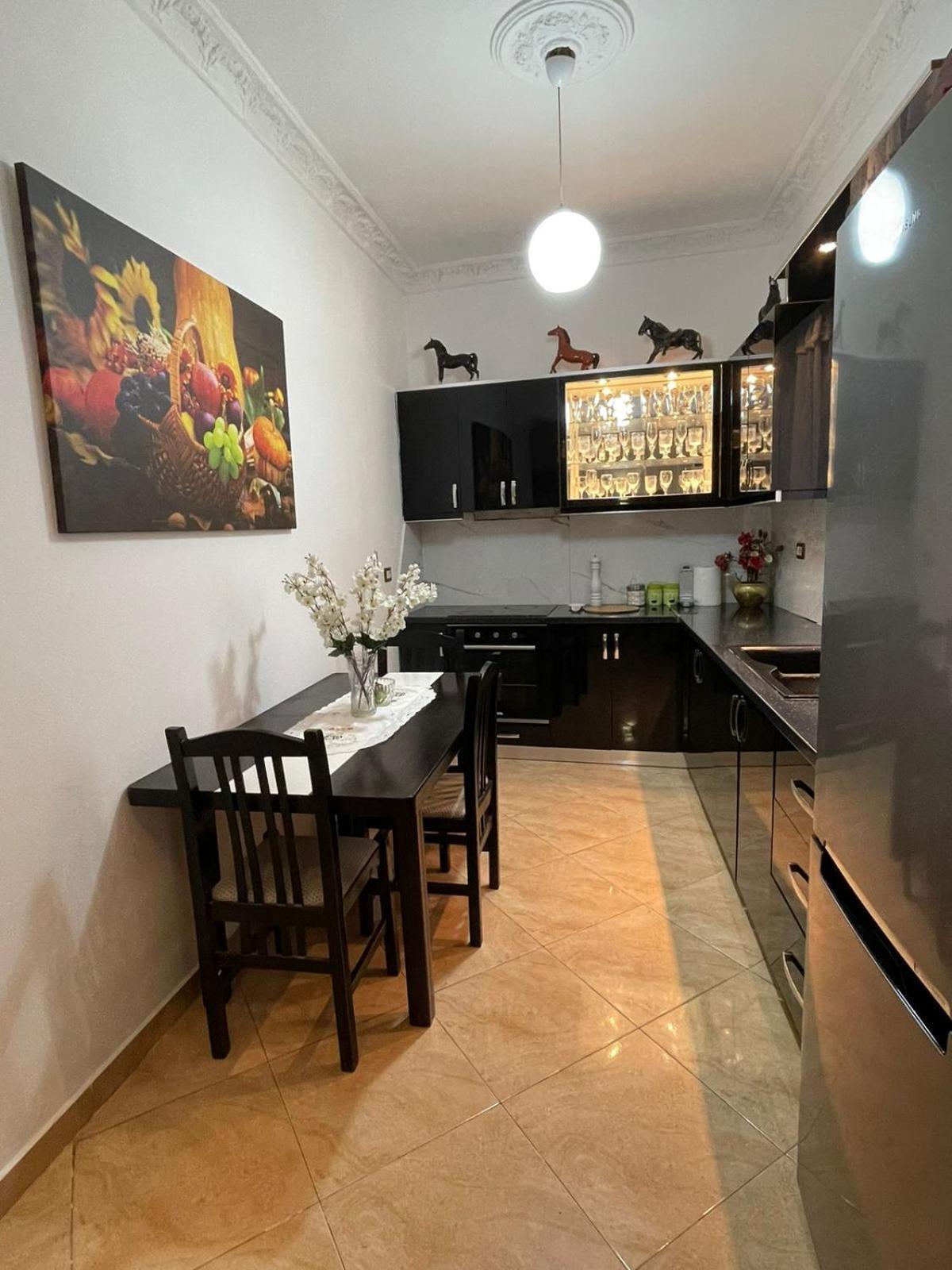 Anel'S Guesthouse Berat Exterior foto
